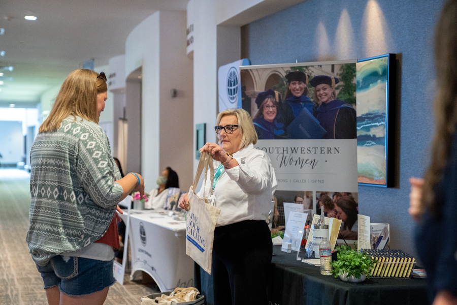 Southwestern Women connect with alumni, ministry wives during SBC